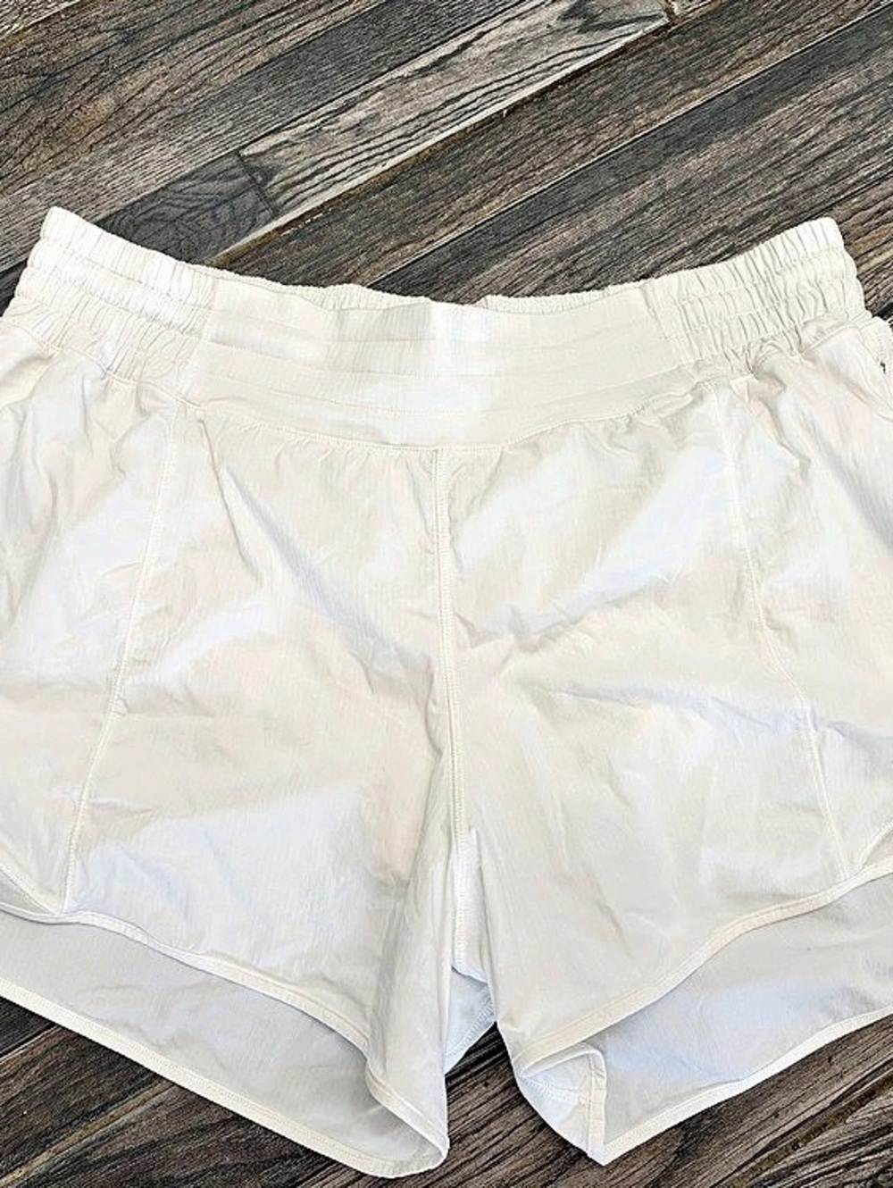 lululemon Hotty Hot High-Rise Lined Short 4" Shorts 4" White Size 12